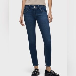 Hudson. 30W 28L Collin Mid-Rise Skinny Jean